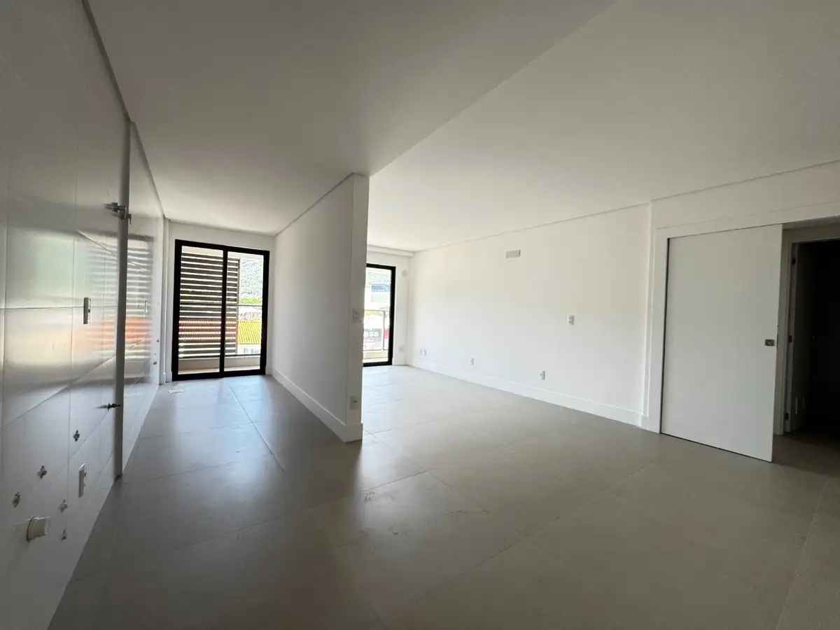 Apartamento com 2 dormitórios, sendo 1 suíte no Saco Grande, Florianópolis.