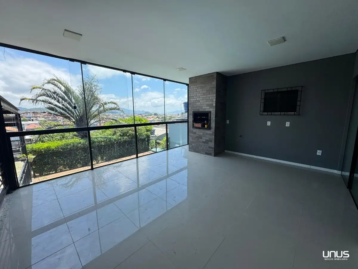 Casa ampla lindíssima na Serraria